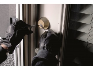 Знаете ли Вы, что 6,4% грабителей проникают в квартиру/дом при помощи ключа?