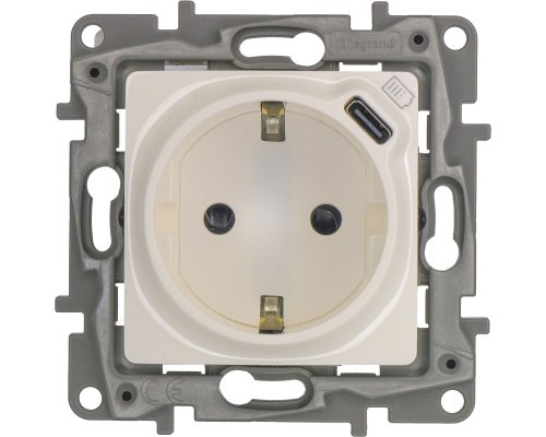 ETIKA розетка 1-местная с заземлением с защитными шторками с USB, скрытой установки, белый (672288)